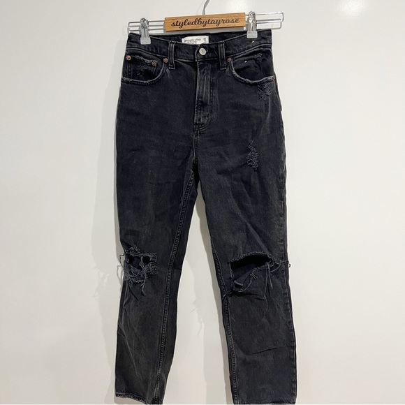 Abercrombie & Fitch Curve Love Ultra High Rise 90s Straight Jean - Picture 4 of 9